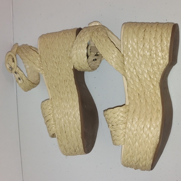 MARC FISHER  Womens Beige Platform Ankle strapped sandal size 8 and 1/2 - Picture 4 of 11